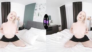 Horny Eliz Benson Flashes Her Pussy While Trying On New Clothes - TmwVRnet