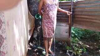 ගමෙ කෙල්ල නානවා villej girl bath room.fun