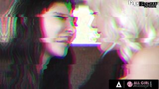 ALL GIRL MASSAGE - Sexy Leana Lovings Tries New VR Massage With Her Hot Client FRENCH SUBTITLES - Lexi Luna