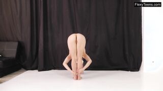 Lola Kauchuk perfect body sporty girl