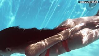 Juicy ass Yenifer Chacon naked swimming