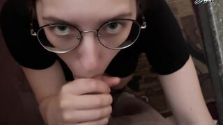 Stranger girl gave me hot blowjob in entrance