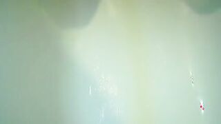 Badewannenpiss, Leckst du mir die Muschie sauber???