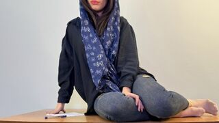 برای وام رفتم بانک . از قبلش میدونستم چجوری باید وام رو بگیرم .مکالمه خیلی زیاد. داستان کامل و جذاب.