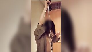 お風呂上がりの髪乾かし（ドライヤーシーン）