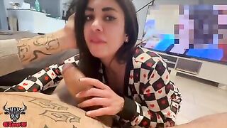 STUDENTESSA mi succhia il CAZZONE e mi fa sborrare sulla faccia