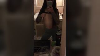 ПОДБОРКА Голый ТикТок стройная девушка показывает и ласкает свое тело перед зеркалом