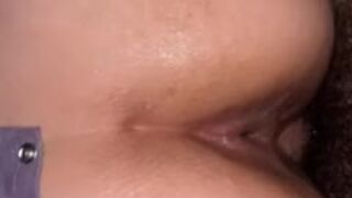 se deja meter juguete en el culo le hago doble penetración