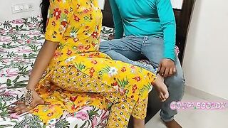 वह नरम देते हुए अपनी गांड चुदाई करवा रही है