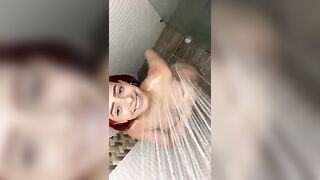 Mi cuñado me folla mientras me ducho