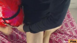 guarda come succhio un cazzo con la mia faccia da porca e mi faccio scopare forte! Jenny Pink