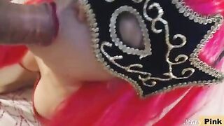 guarda come succhio un cazzo con la mia faccia da porca e mi faccio scopare forte! Jenny Pink