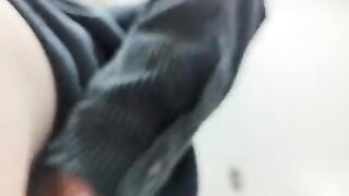 Manager convinces his employee to fuck him to close early