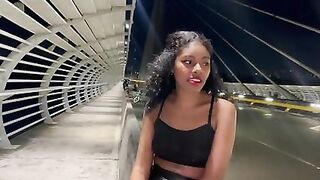 Desconocida me da una rica mamada en el puente de LA NOVENA