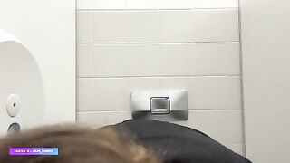 HILDE_FRENCH- POV BAISE MOI DANS LES TOILETTES PUBLIC