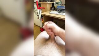 Watching a fit ass girl and masturbating my penis