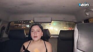 Follé a mi conductor de uber y dejé que se corra dentro de mí sin condón.