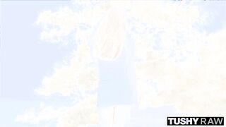 TUSHYRAW Liya's perfect vacation is being gaped 24/7