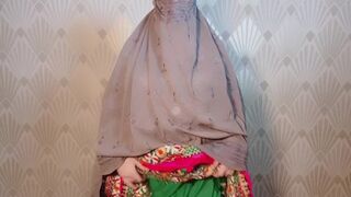 Horny pathan girl with big ass.pushing a cucumber inside her ass and pussy