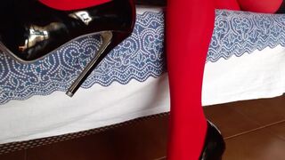 Laura on Heels amateur 2021 wearing red pantyhose and black platform high heels