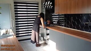 سکس ایرانی با مادرناتنی تو آشپزخانه داستانی پر از مکالمه فارسی