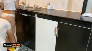 سکس داغ و حشری من با زندایی توی آشپزخونه