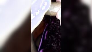 Se atraganta boca arriba con mi verga....