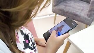 Si no me follas le contare a todos que te masturbas con mis fotos!!