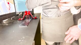 SECRETARY IN NYLON STOCKINGS GETS ON THE DESK