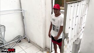 Dona housewife giving blowjob to stranger