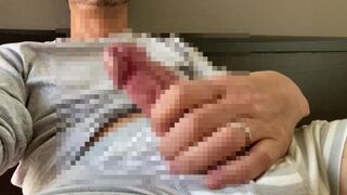 【素人オナニー】接写でイケメン既婚男子がデカチン手コキ射精