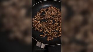 Jantar de Aniversário Terminou com Sexo Apaixonado