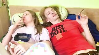 Smoke and talk ( Füst és beszélgetés, magyar nyelvű , vicces videó ) talking in Hungarian language