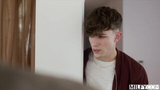 MILFY Thirsty Mom Savannah Goes Airtight In Epic Gangbang