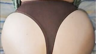 appena rientro dal favoro mi spacca il culone in due senza togliermi il body e poi ci sborra sopra