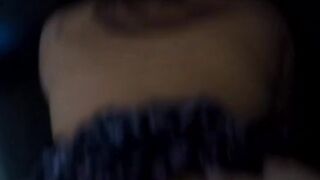 Le ayude con su mudanza y me la cogi dos veces, me pide que no se la saque