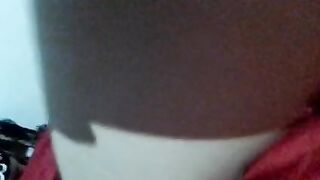 Femboyjugandoconsunuevojuguete