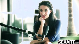 Stunning French beauty gives lucky boyfriend a suck and fuck