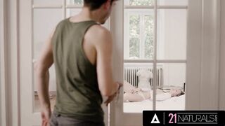 21 NATURALS - Petite Teen Stacy Cruz Welcome Her Man By Masturbating Herself