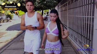 Girl pays a stranger who exercises to go to the bathroom with sex