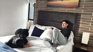 La novia de mi hermanastro quiere que la folle mientras el no esta en casa - Tommy Santox